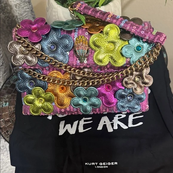 Kurt Geiger London Medium Kensington Daisy Convertible Shoulder Bag - Picture 14 of 16